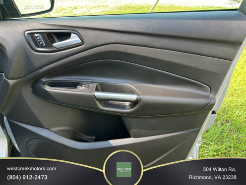 Used 2015 Ford Escape SE image 16