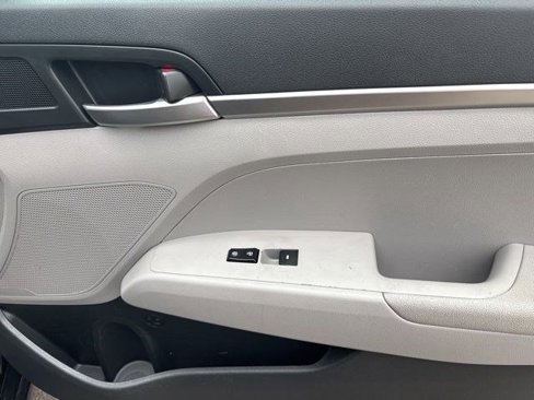 Used 2020 Hyundai Elantra SE image 37