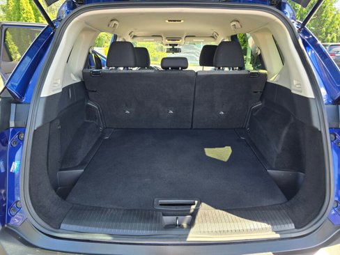 Used 2023 Nissan Rogue SV image 16