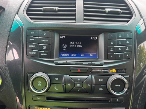 Used 2017 Ford Explorer XLT image 16