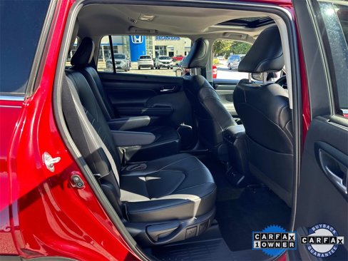 Used 2021 Toyota Highlander XLE image 13