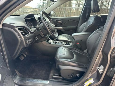 Used 2019 Jeep Cherokee Limited w/ Luxury Group image 23