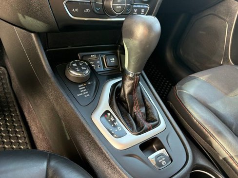 Used 2017 Jeep Cherokee Trailhawk w/ Comfort/Convenience Group image 21