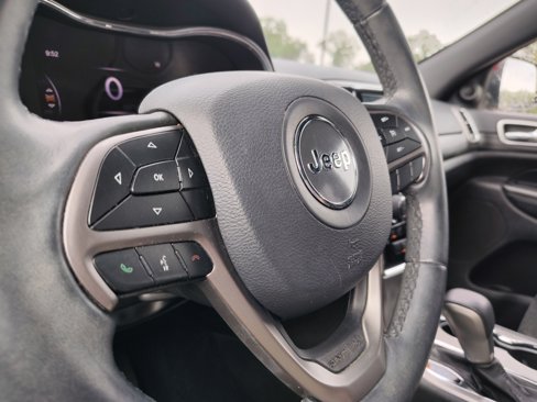Used 2019 Jeep Grand Cherokee Laredo w/ Laredo X Package image 19