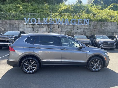 Certified 2022 Volkswagen Tiguan SE w/ Panoramic Sunroof Package image 5