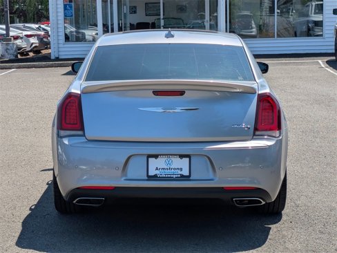 Used 2018 Chrysler 300 S w/ 300S Premium Group image 4