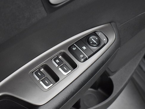 Used 2020 Kia Optima LX image 10