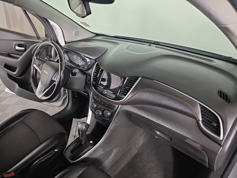 Used 2019 Chevrolet Trax LT w/ LT Convenience Package image 36