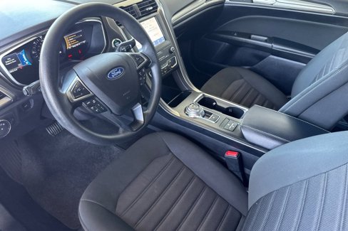 Used 2020 Ford Fusion SE image 4