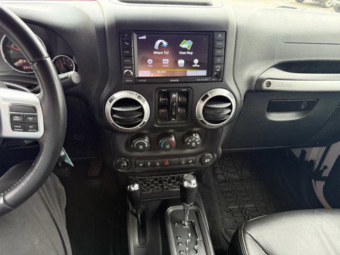 Used 2016 Jeep Wrangler Unlimited Rubicon image 16