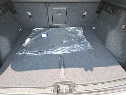 New 2025 Volvo XC40 B5 Plus w/ Climate Package image 8