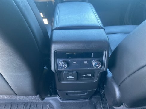 Used 2020 GMC Acadia SLT image 13