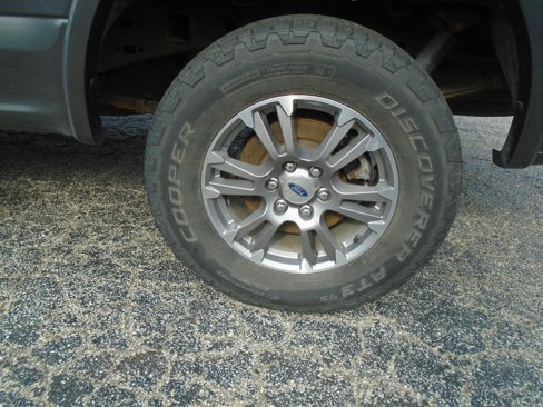 Used 2019 Ford F150 Lariat w/ Equipment Group 501A Mid image 9