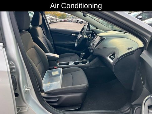 Used 2017 Chevrolet Cruze LT w/ Convenience Package image 9