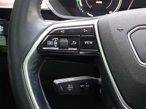 Used 2020 Audi e-tron Premium Plus image 23