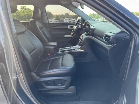 Used 2022 Ford Explorer XLT w/ Equipment Group 202A image 20