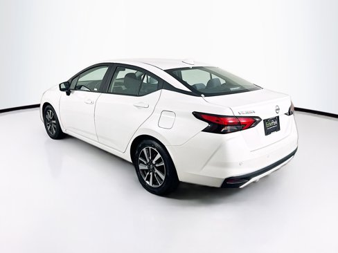 Used 2022 Nissan Versa SV image 5