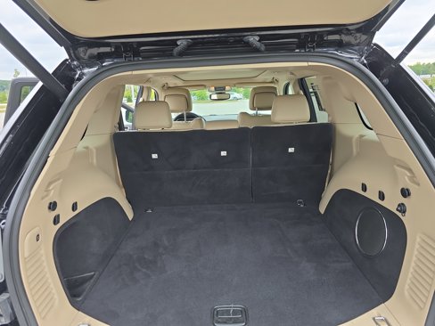 Used 2019 Jeep Grand Cherokee Limited w/ Luxury Group II image 12