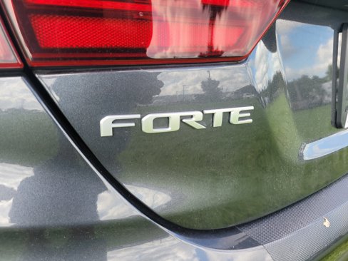 Used 2023 Kia Forte GT-Line w/ GT-Line Premium Package image 7