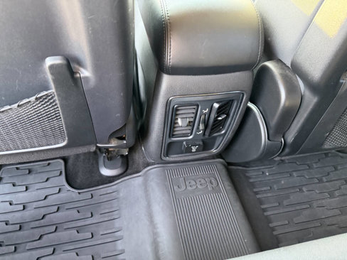 Used 2013 Jeep Grand Cherokee Laredo image 16