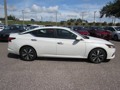 Used 2021 Nissan Altima 2.5 SV image 2