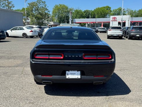 Used 2023 Dodge Challenger SXT image 4