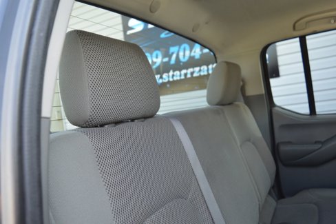 Used 2010 Nissan Frontier SE image 24
