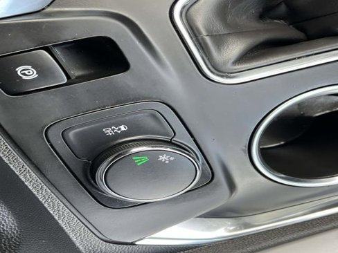 Used 2021 Chevrolet Traverse LS image 22