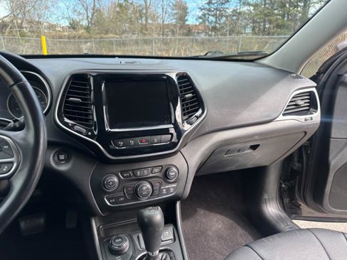 Used 2019 Jeep Cherokee Limited w/ Luxury Group image 14