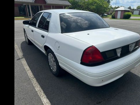 Used 2010 Ford Crown Victoria Police Interceptor image 3