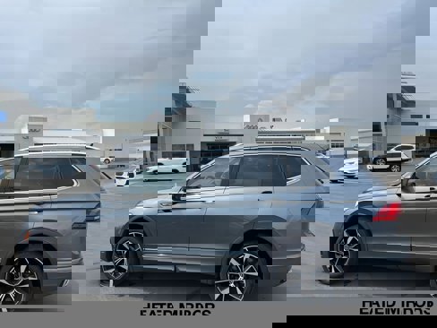 Used 2022 Volkswagen Tiguan SEL R-Line image 6