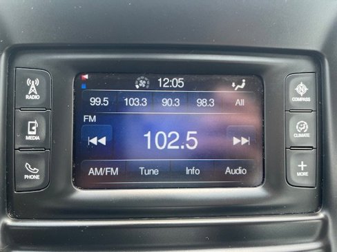Used 2016 Chrysler 200 Limited image 21