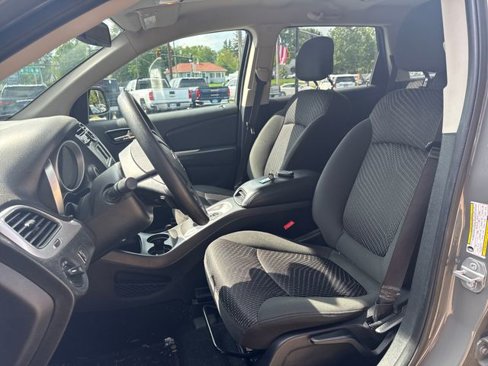 Used 2019 Dodge Journey SE image 9