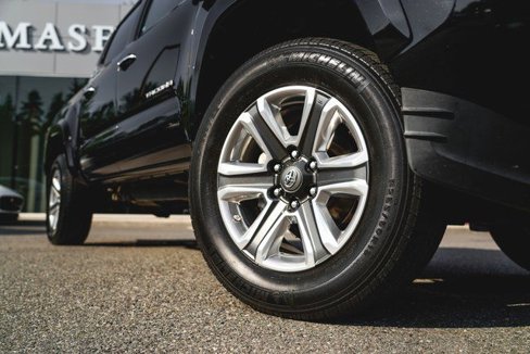 Used 2019 Toyota Tacoma Limited image 6