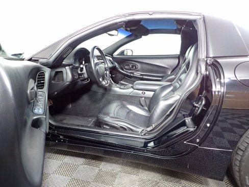 Used 2001 Chevrolet Corvette Coupe w/ Preferred Equipment Group2 image 17