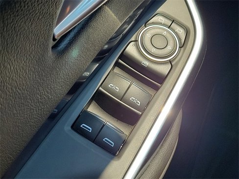 Used 2023 Cadillac XT4 Luxury w/ Cold Weather Package image 21