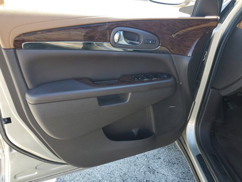 Used 2016 Buick Enclave Leather image 9