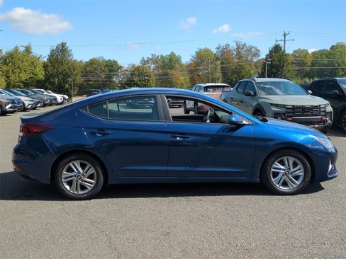 Used 2019 Hyundai Elantra SEL image 2
