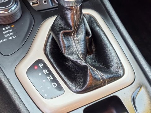 Used 2018 Jeep Cherokee Sport w/ Cold Weather Group image 30