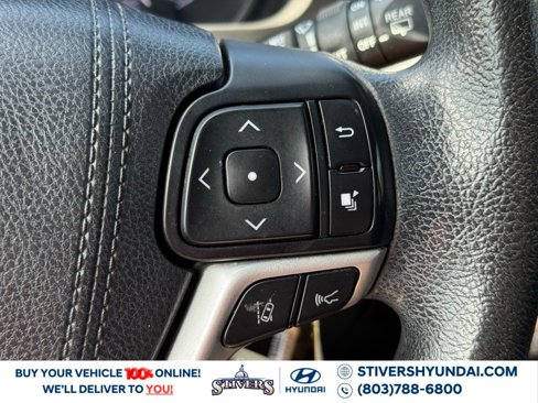 Used 2017 Toyota Highlander LE image 29