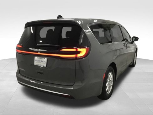 New 2025 Chrysler Pacifica Select image 12