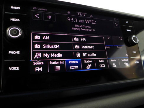 Used 2022 Volkswagen Taos SE w/ Panoramic Sunroof Package image 29