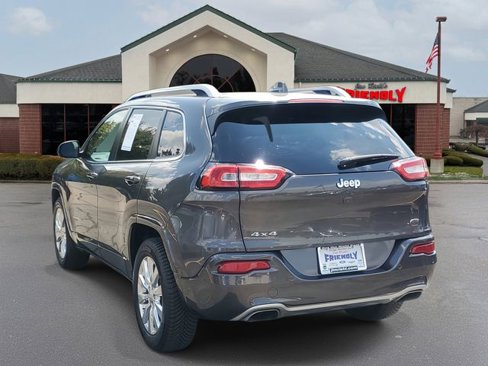 Used 2018 Jeep Cherokee Overland image 3