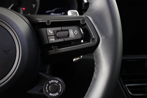Certified 2025 Porsche Macan Turbo image 15