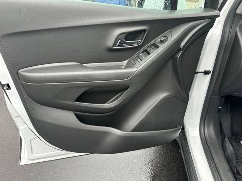 Used 2020 Chevrolet Trax LS w/ Tint and Cruise Package image 15