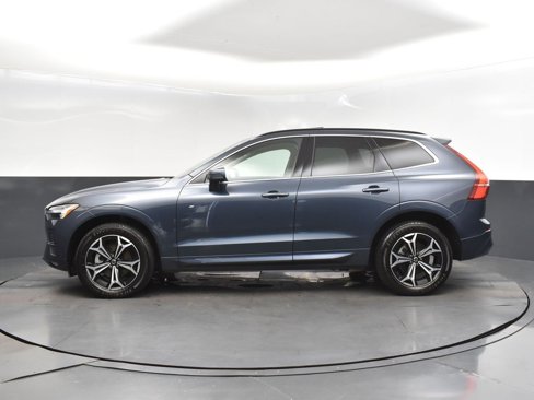Used 2022 Volvo XC60 B5 Momentum w/ Climate Package image 4