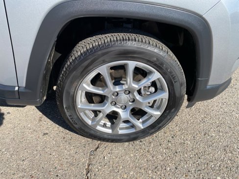 Used 2023 Jeep Compass Latitude image 15