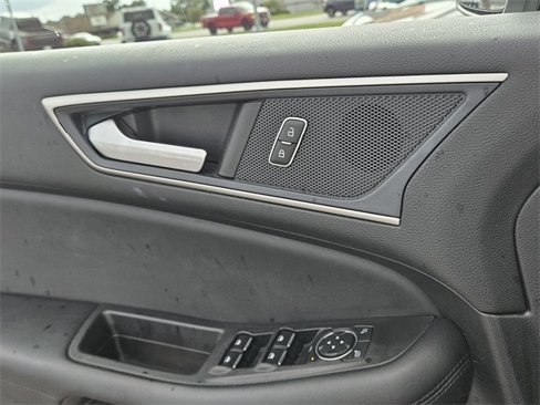 Used 2023 Ford Edge SEL image 30