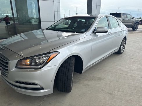 Used 2015 Hyundai Genesis 3.8 image 1