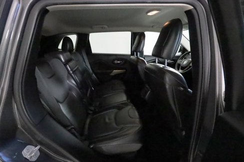 Used 2018 Jeep Cherokee Limited w/ Technology Group image 13